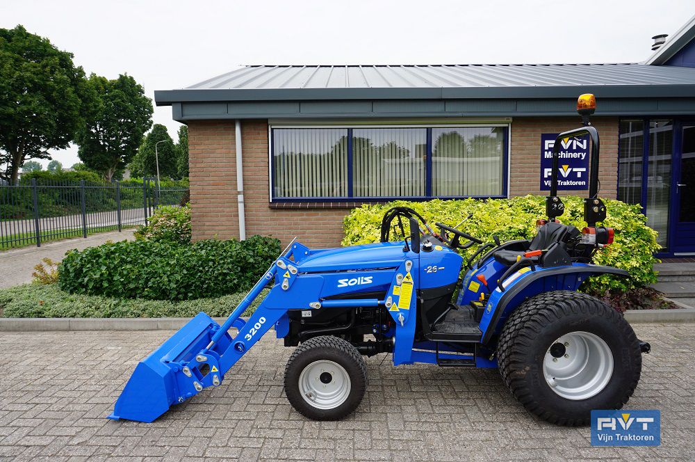 1_solis_26_voorlader_gazonbanden_actie.JPG